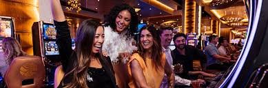 Sảnh Live Casino xsmf với bàn Baccarat dealer thật phát trực tiếp